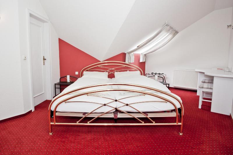 Standard Double Room image 2