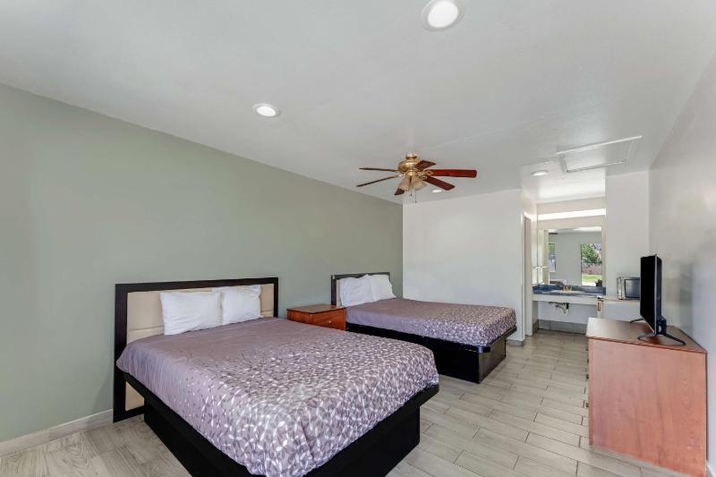 Exterior 2 Double Beds Non-Smoking image 3