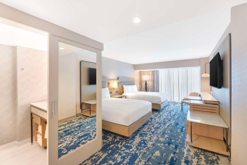 Queen Room with Two Queen Beds image 3
