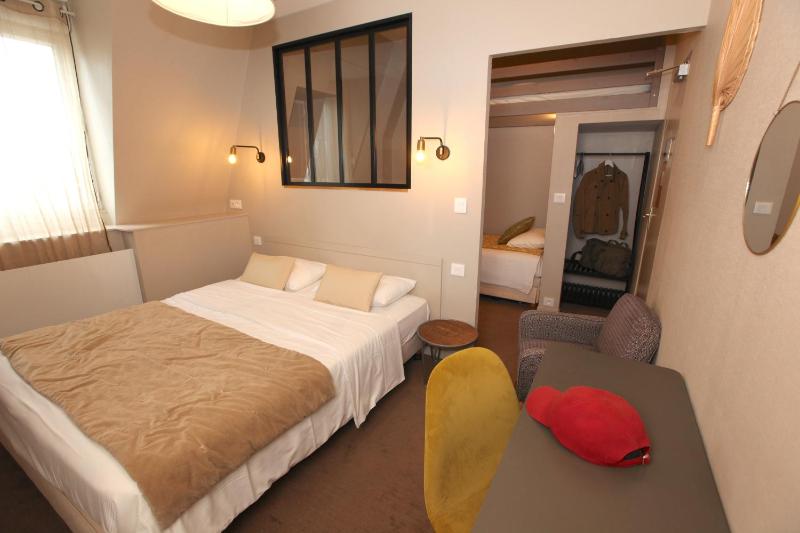 Quadruple Room with Shower image 3