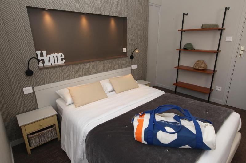 Quadruple Room with Shower image 2