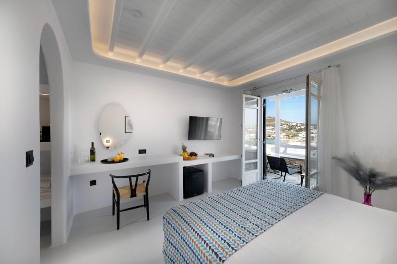 Double Room with Side Sea View image 1