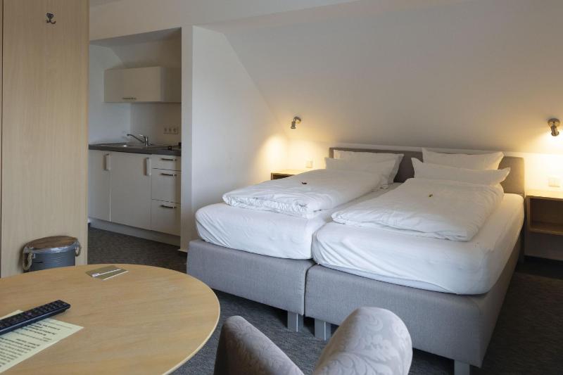 Deluxe Room image 3