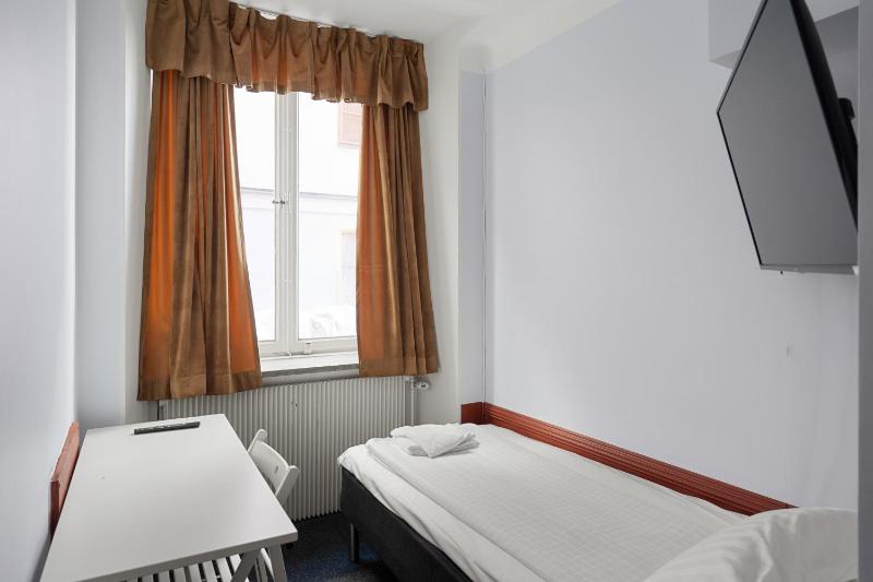 Deluxe Single Room with Windows image 1