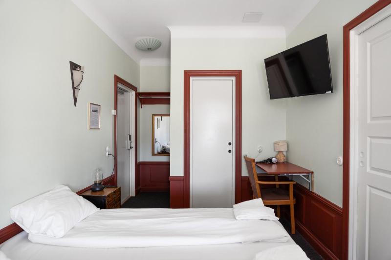Double Room with Private Bathroom & Windows image 1