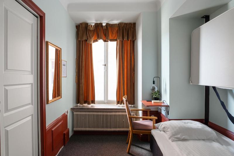 Twin Room with Bunk Bed & Windows image 4