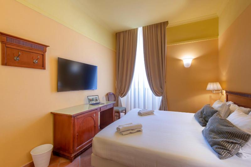 Double or Twin Room image 3