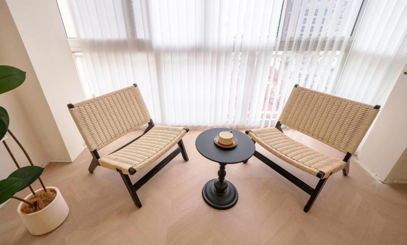 Molly House-Right on Nanjing East Road the Bund 2-Bedrooms with Elevator Apart ment Near the subway - image 12