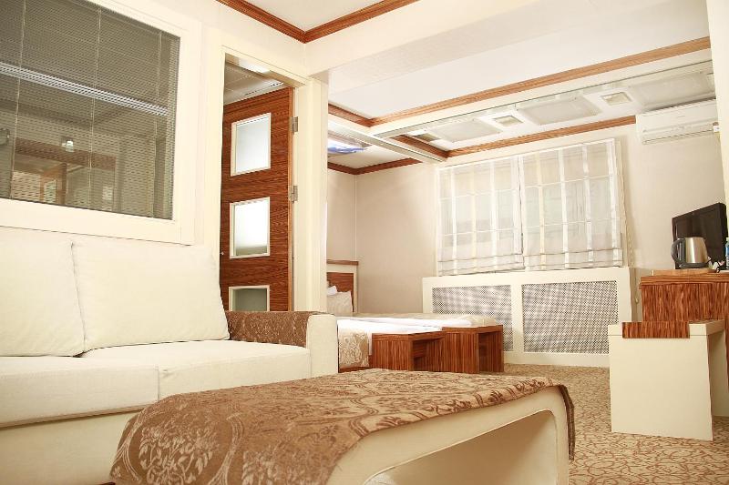 Executive Suite image 1