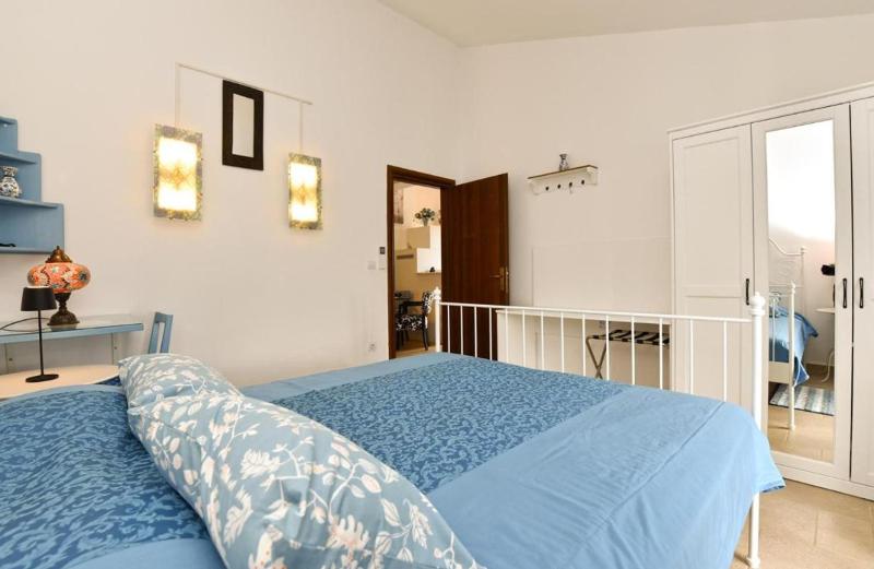 Cozy flat with balcony pool access and full amenities - image 12