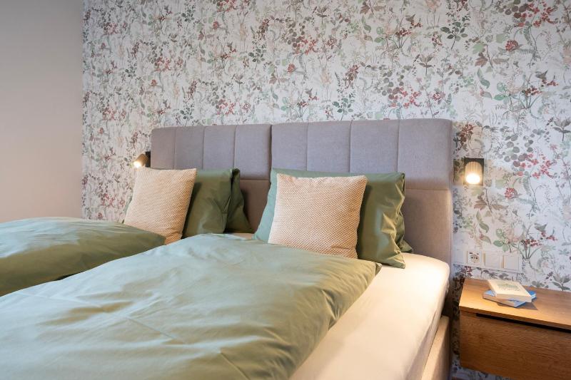 One-Bedroom Apartment image 3