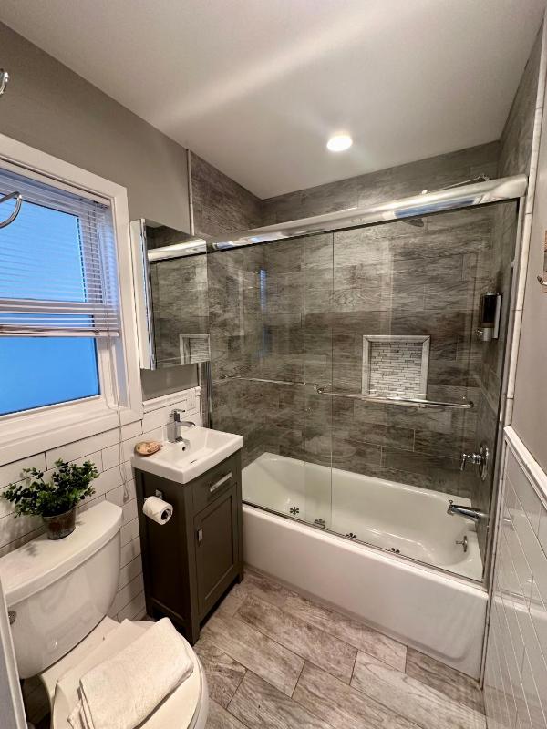 Deluxe Suite with Sea View image 4