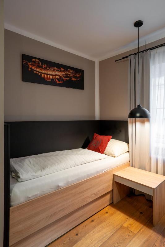 Single Room image 3