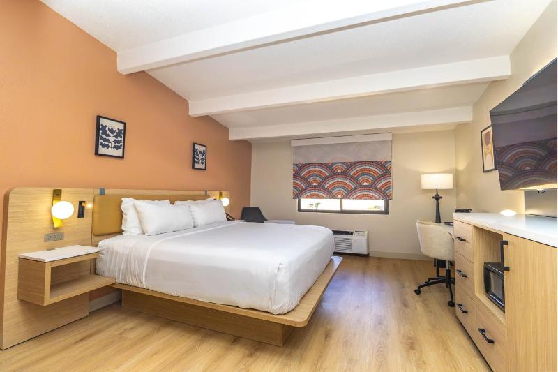 King Room - Non-Smoking image 2