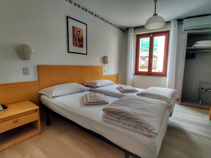 Double or Twin Room image 3