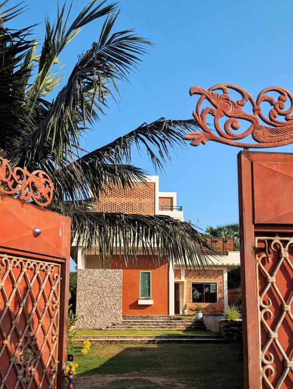 Villa with Private Pool 12 mins walk to Beach - image 22