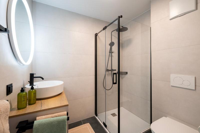 One-Bedroom Apartment image 2