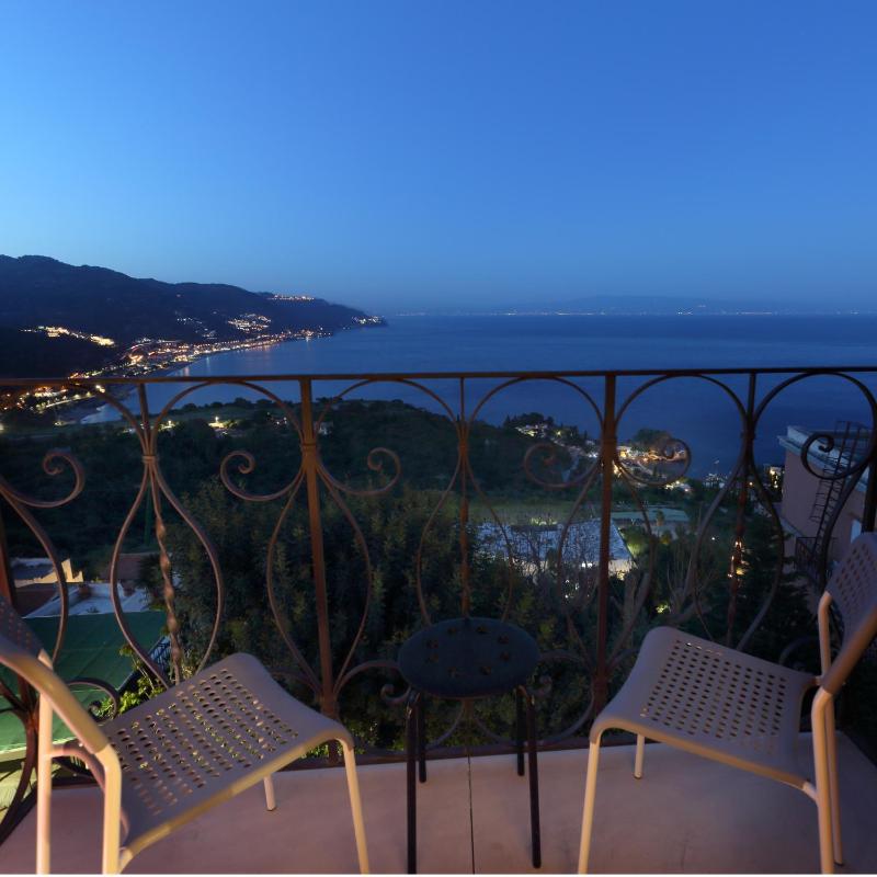 Superior Double or Twin Room with Balcony and Sea View image 3