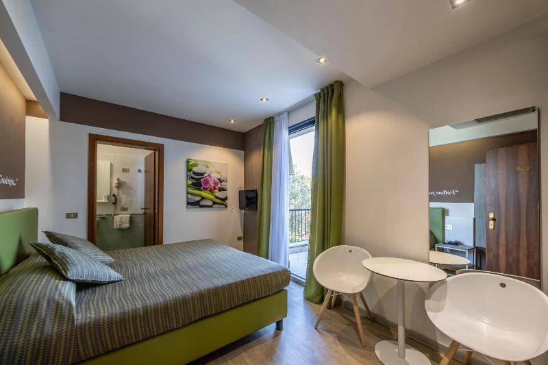 Basic Double or Twin Room with Balcony image 1