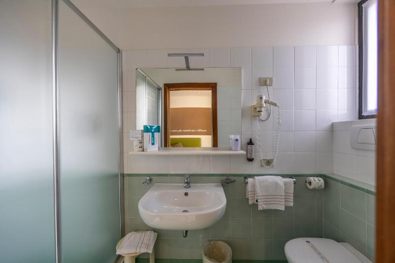 Quadruple Room with Balcony image 1