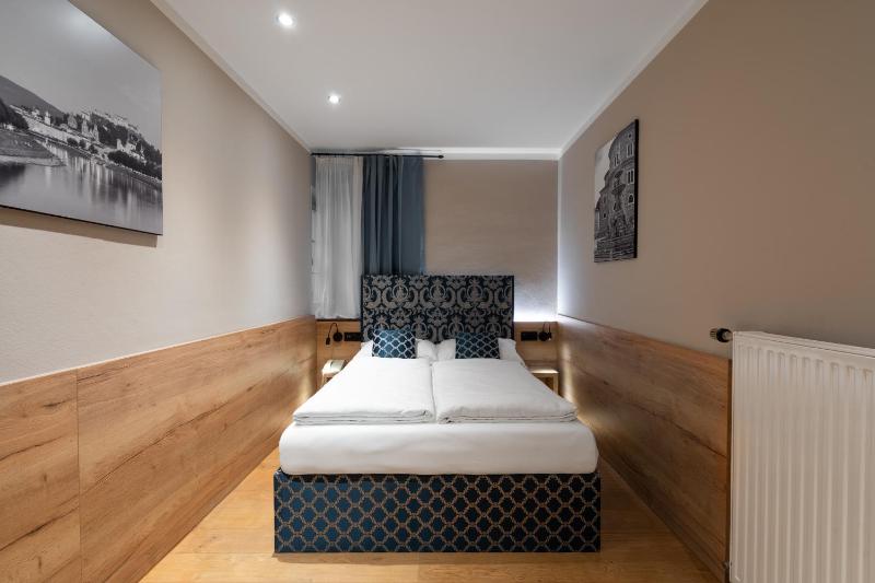 Small Budget Double Room image 1