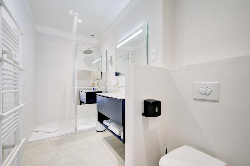 Double Room with Partial Sea View image 1