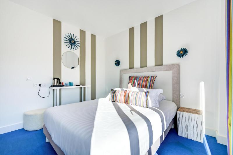 Confort Double Room with Partial Seaview (third floor) image 2