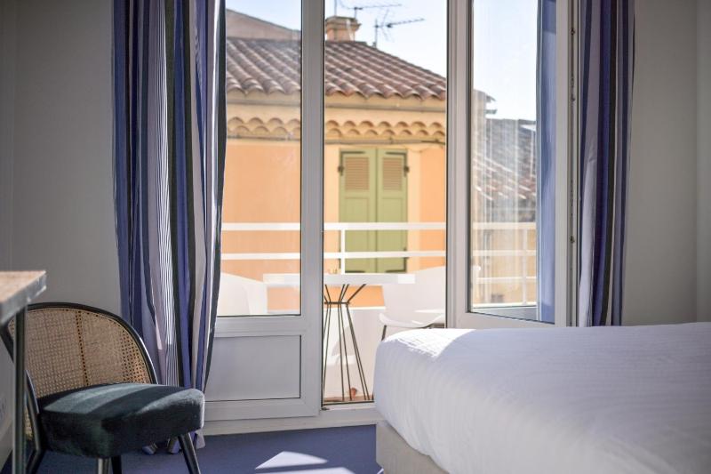 Double Room with Balcony and Village View image 4