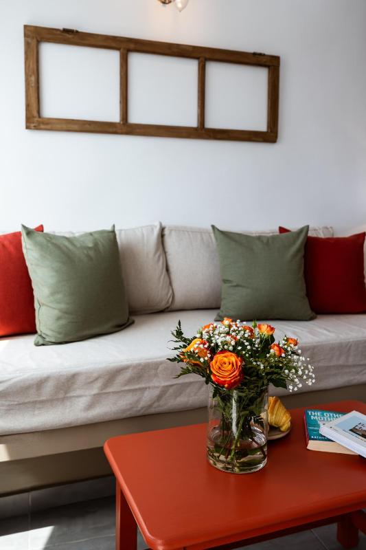 Superior Double Room with Caldera View image 3
