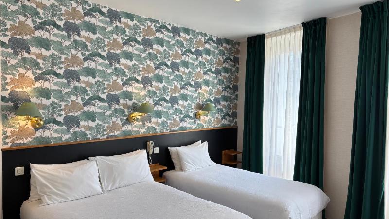 Triple Room with Bathroom image 1