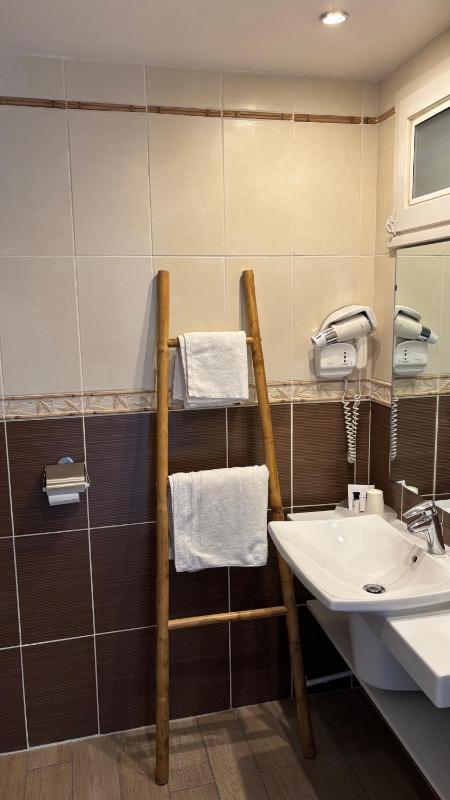 Double Room with Private Bathroom image 2