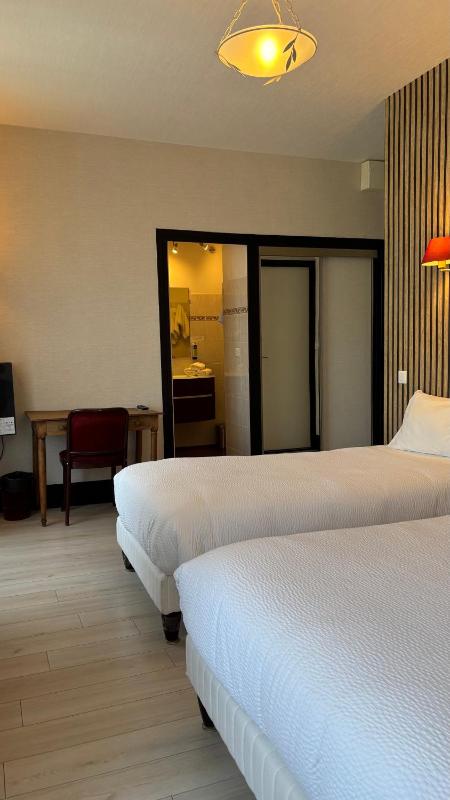 Triple Room with Bathroom image 2