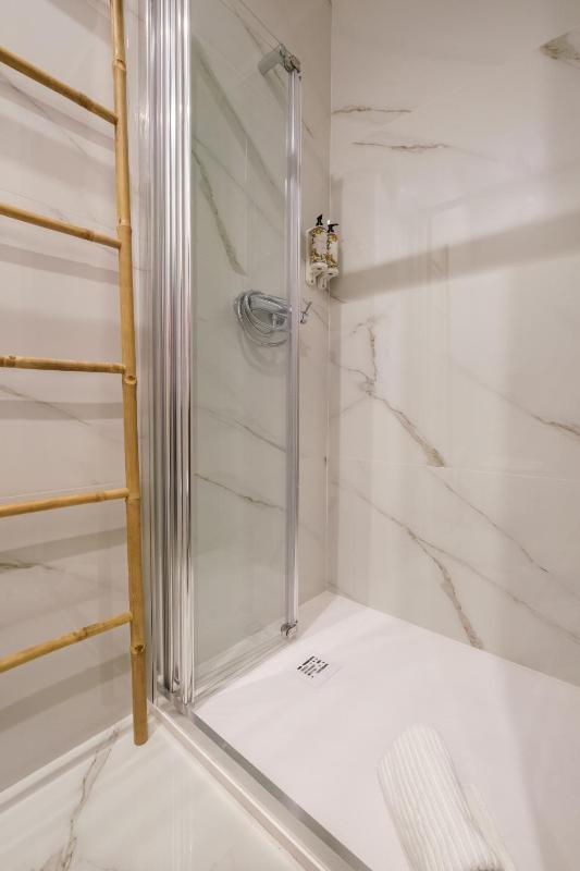 Art Deco 32 Luxury 2BR Apartment Downtown Metro AC - image 16