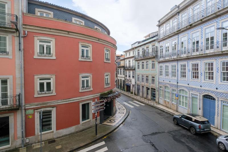 Art Deco 12 Luxury 2BR Apartment Downtown Metro AC - image 9