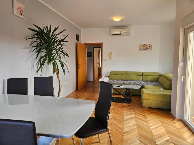 Apartment with Pool View  image 4