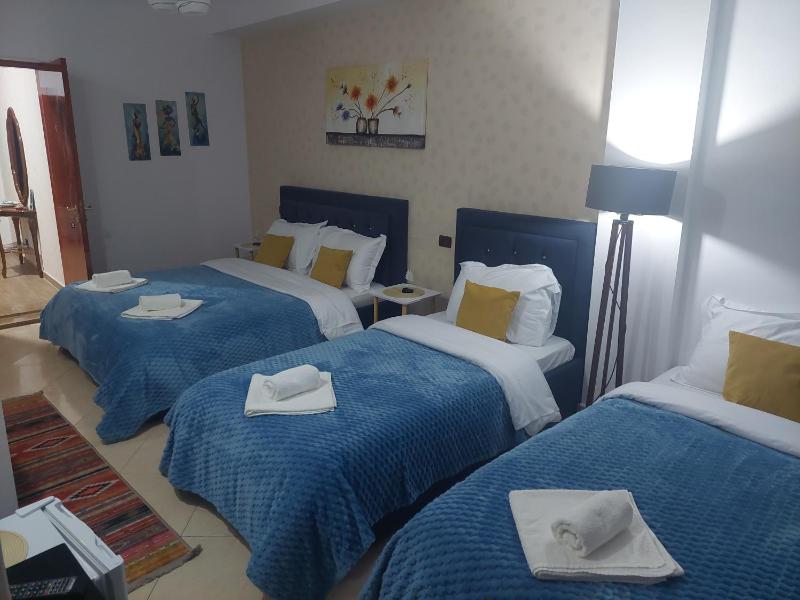 Godard Apartments - image 13