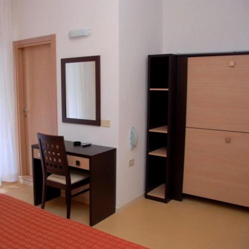 Double Room image 3