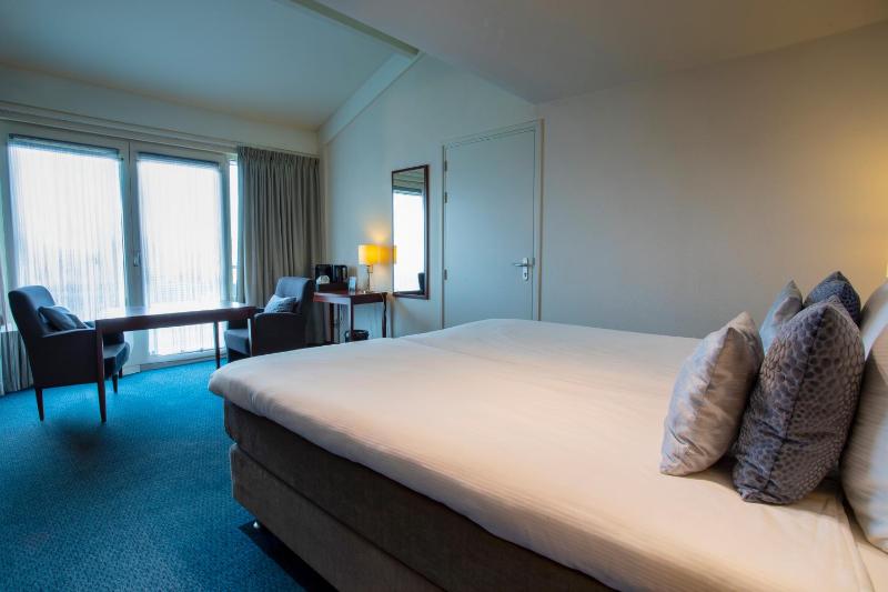 Standard Twin Room image 2