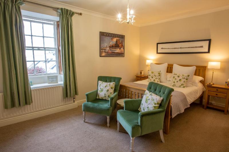 Double Room image 3