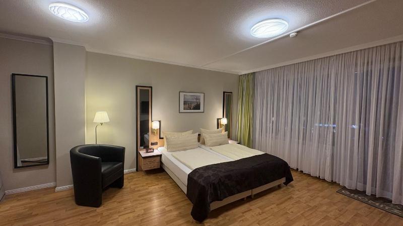 Family Suite with Balcony image 1
