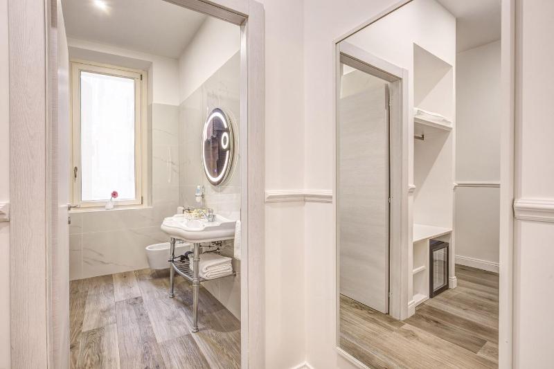 Suite with City View image 1