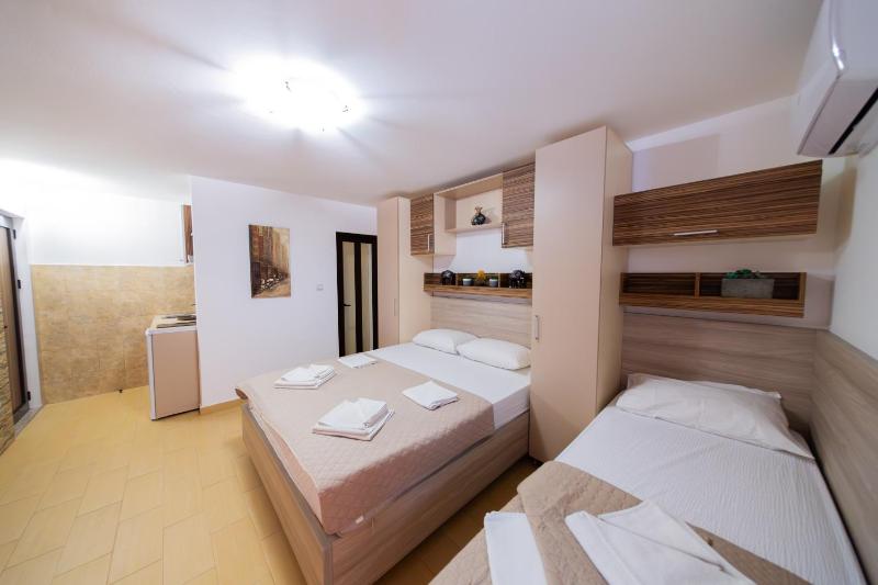 Standard Triple Studio image 3