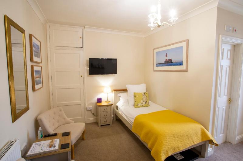 Twin Room image 1