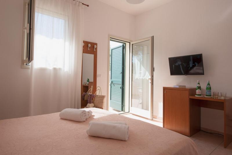 Double Room with Patio image 3