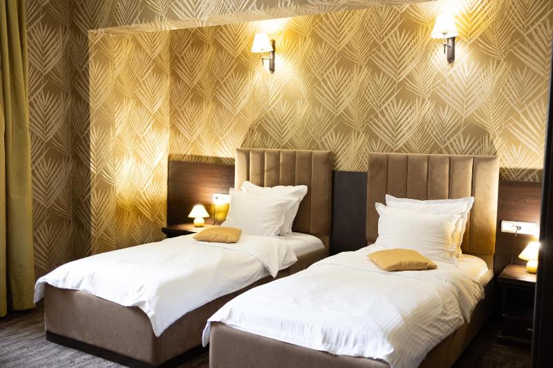 Twin Room image 2