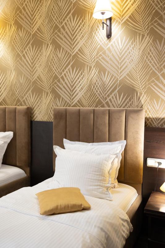 Twin Room image 3