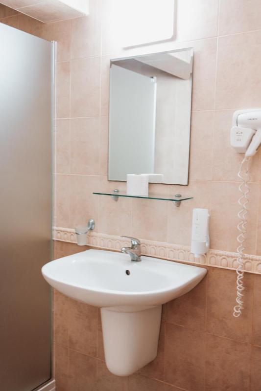 Standard Single Room image 4