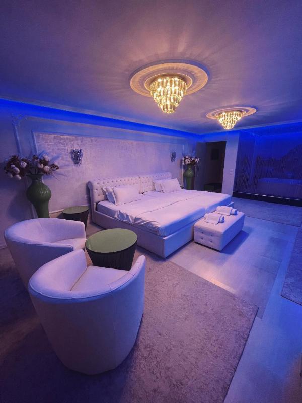 Deluxe Suite image 3