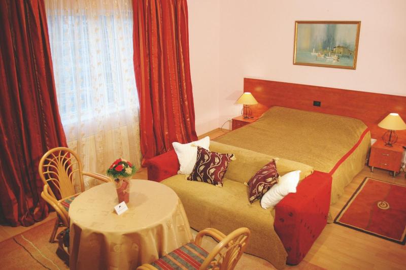 Standard Double Room image 2