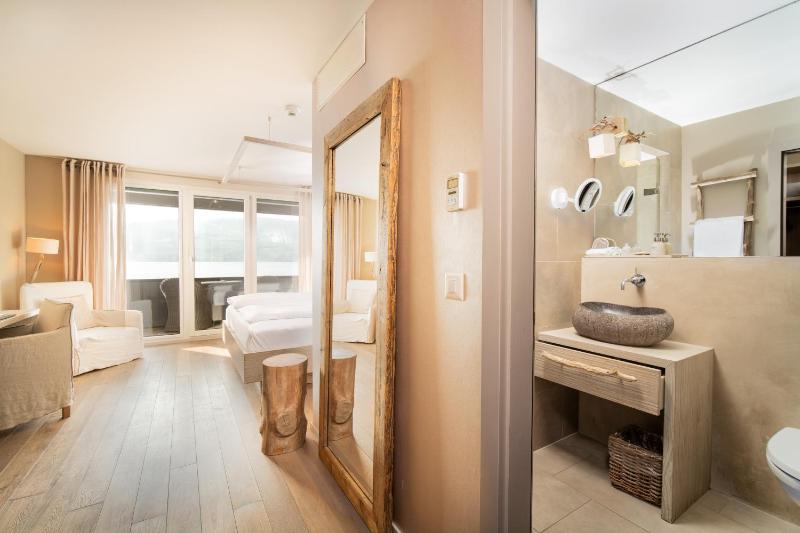 Superior Double Room image 3
